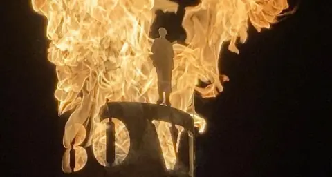 Near the flames is the number 80 and an image representing a soldier.