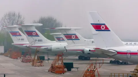 Getty Images Air Koryo-vliegtuigen op de luchthaven, provincie Ryanggang, Samjiyon, Noord-Korea, 3 mei 2010 in Samjiyon, Noord-Korea. 