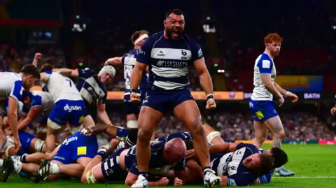 Ellis Genge celebrates Bristol's third try