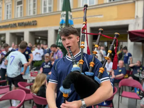 Fraser Smith playing the bagpipes