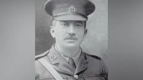 A black and white photo of a British military officer.