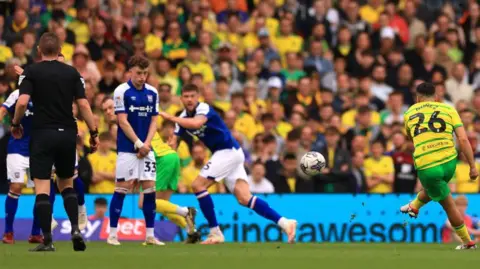 Getty Images Marcelino Nunez scores from distance against Ipswich in April 2024