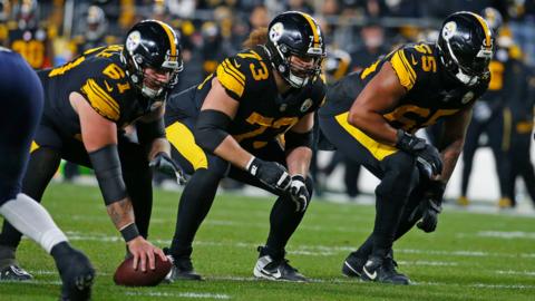 The Pittsburgh Steelers get ready to start play against the New England Patriots
