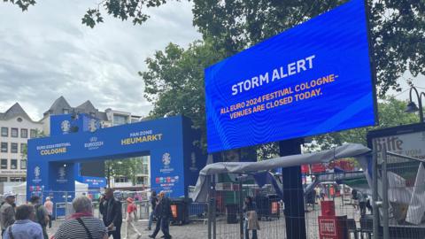 Storm alert at fan zone