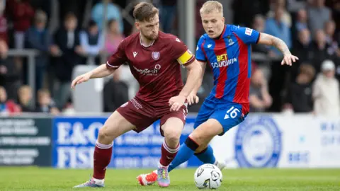 SNS Inverness' Ryan Duncan and Arbroath's Thomas O'Brien in action during Saturday's match between Arbroath and Inverness