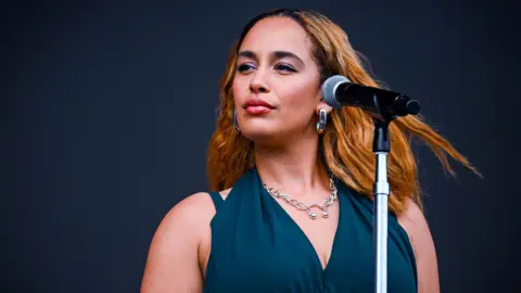 BBC Jorja Smith actúa en el gran fin de semana de Radio One en 2025