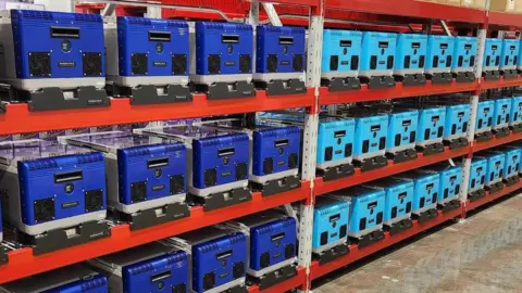 Phonic Selves of chilled storage boxes using Phonic's system