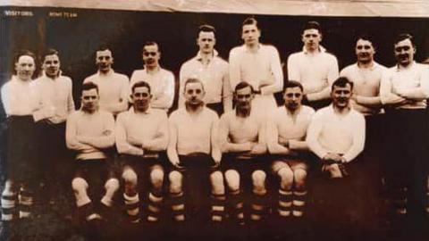 Banbury team photo from 1927 - in black and white