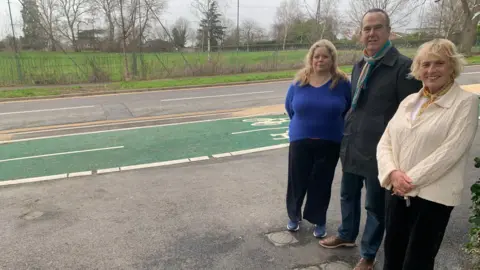 Carmelo Garcia Alice Reeve, councillor Julian Tooke And Carol Tallis In Evesham Road, Cheltenham