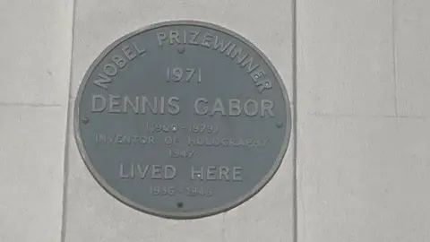 A blue plaque on a building on Bilton Road, Rugby reading: Nobel Prizewinner, 197, Dennis Gabor, (1900-1979) inventor of the Holograph, 1947, lived here, 1936-1948