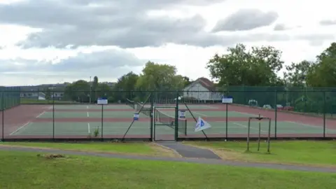 Holt Park Tennis Courts