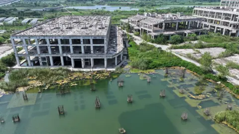 Getty Images Proyecto inacabado de la Ciudad de Turismo Cultural Evergrande en la ciudad de Zhenjiang, China.