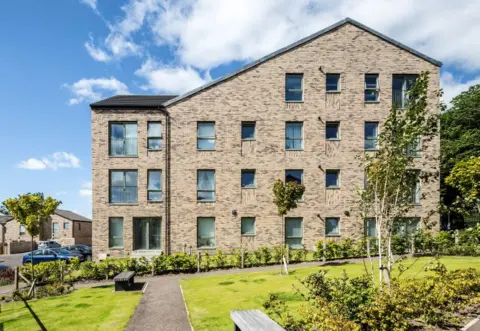 Keith Hunter Ellengowan Regeneration - more flats