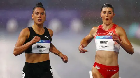 Zoe Hobbs and Amy Hunt compete in the rain at the Glasgow Commonwealth Games