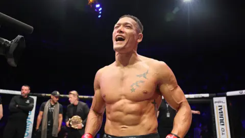 Costello van Steenis celebrates beating Fabian Edwards