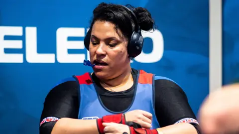 White Lights Media Siobhan Taylor at a powerlifting event