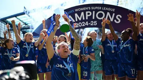 Chelsea celebrate the 2024-25 WSL title