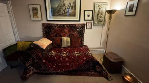 Replica of Freud's consulting couch