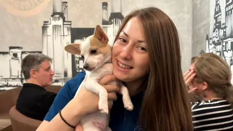 Bianca Padurariu and a dog