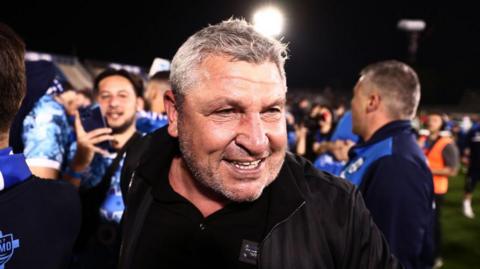 Osian Roberts celebrating Como's promotion from Serie B after a 1-1 draw against Cosenza
