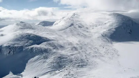 Peter Hudson/Geograph Ben Macdui and Derry Cairngorm from Beinn Mheadhoin