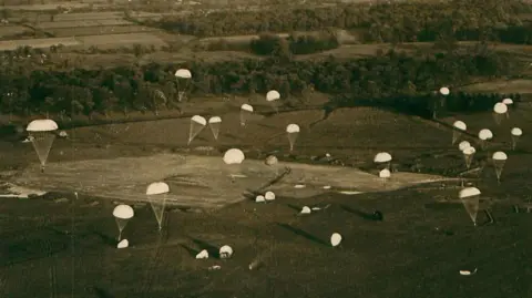 Airborne Assault Museum / ParaData.org.uk Paratroopers landing in Cheshire's Tatton Park