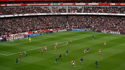 Getty Images A wide view of players on the pitch for the Arsenal v Chelsea match.