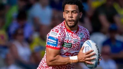 Darnell McIntosh in action for Leigh Leopards
