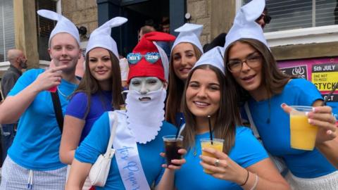 Group of women on a pub crawl dressed as Smurfs