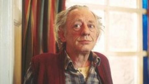 Ballykissangel and Glenroe actor Mick Lally dies - BBC News