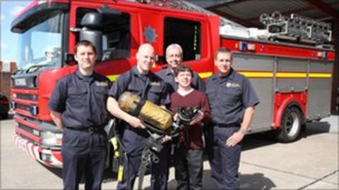 Rescued Liverpool student thanks life-saving fire crew - BBC News