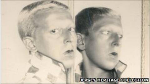 Claude Cahun's Work To Be Exhibited In Paris - Bbc News