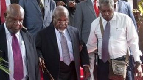 Papua New Guinea moves to end 'two PMs' crisis - BBC News