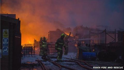 Essex fire service called to oil blaze in Little Warley - BBC News