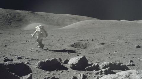 Governments 'too inefficient' for future Moon landings - BBC News