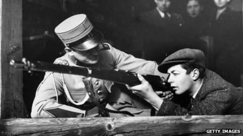 Switzerland guns: Living with firearms the Swiss way - BBC News