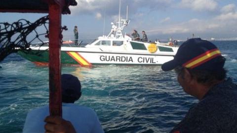 Gibraltar dispute: Spanish fishermen in reef protest - BBC News