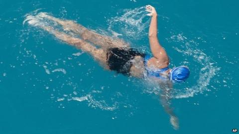 US Swimmer Diana Nyad, 64, Makes Cuba-Florida Crossing - BBC News