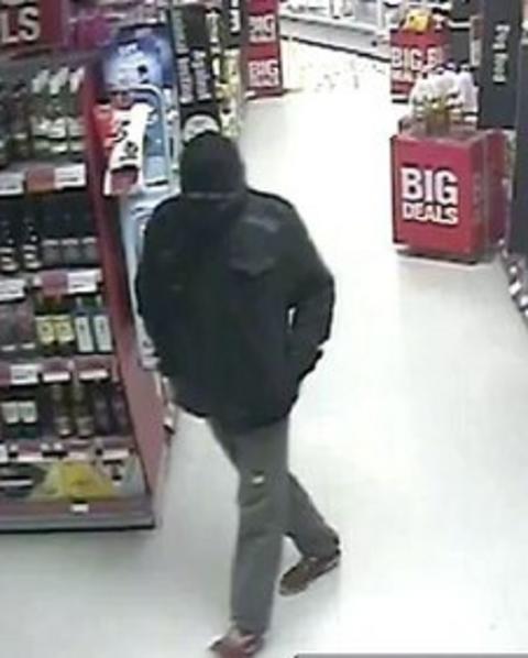 Forfar Co-op robbery CCTV picture released - BBC News