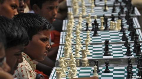 Chess fever in India over world championship - BBC News