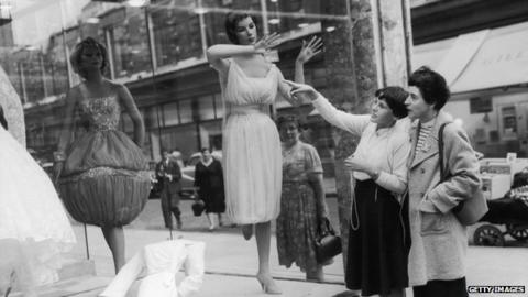 The fall and rise of mannequins that look like real women - BBC News