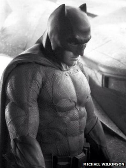 Ben Affleck as Batman: Fans dissect first photograph - BBC News