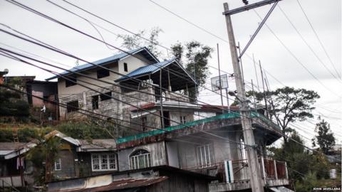 Philippines: Home of the makeshift basketball court - BBC News