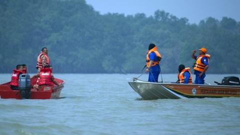 More Found, Two Missing After Indonesia Tourist Boat Sinks - BBC News