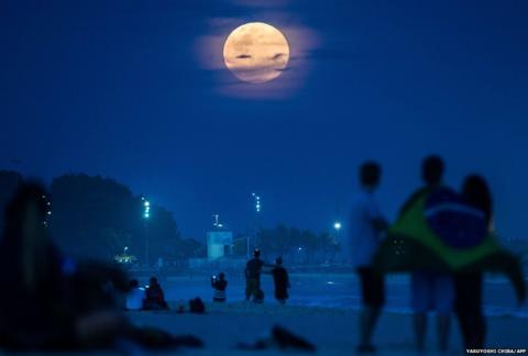 Day in pictures: 11 August 2014 - BBC News