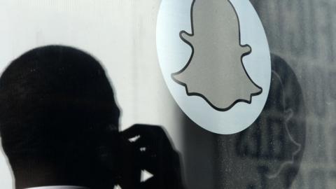 Nude 'Snapchat images' put online by hackers - BBC News