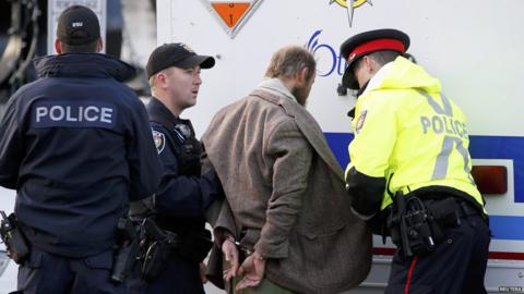 In Pictures: Ottawa Shootings Aftermath - BBC News