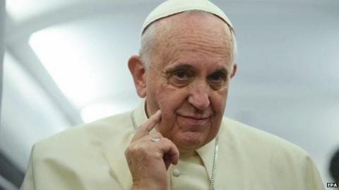 Pope Francis tries to build bridges in sceptical Turkey - BBC News