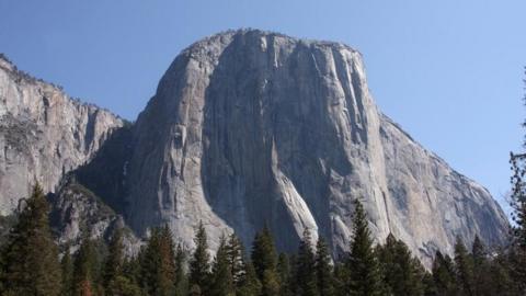 Yosemite 'firefall' has hikers transfixed - BBC News