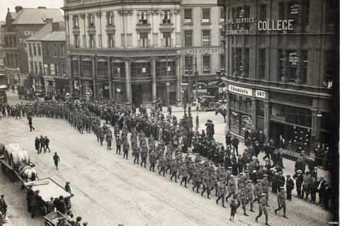 Ireland's Great War: Photos of Belfast soldiers marching to battle ...